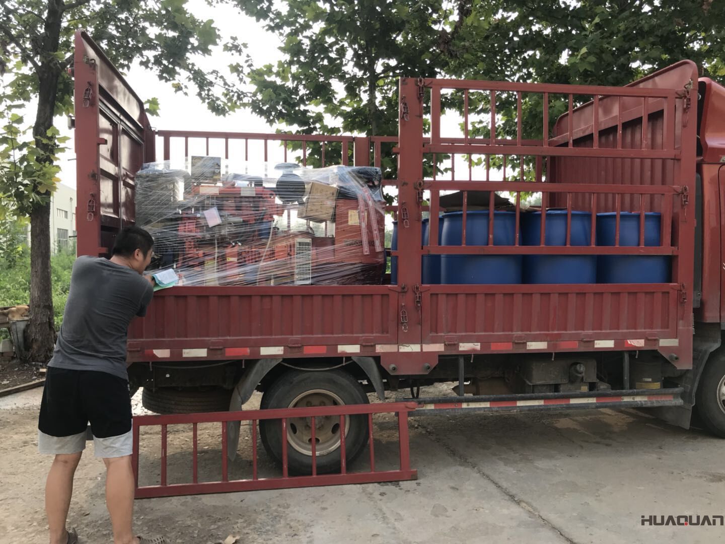 一臺(tái)50kw標(biāo)配柴油發(fā)電機(jī)組于8月9日順利發(fā)往山東省