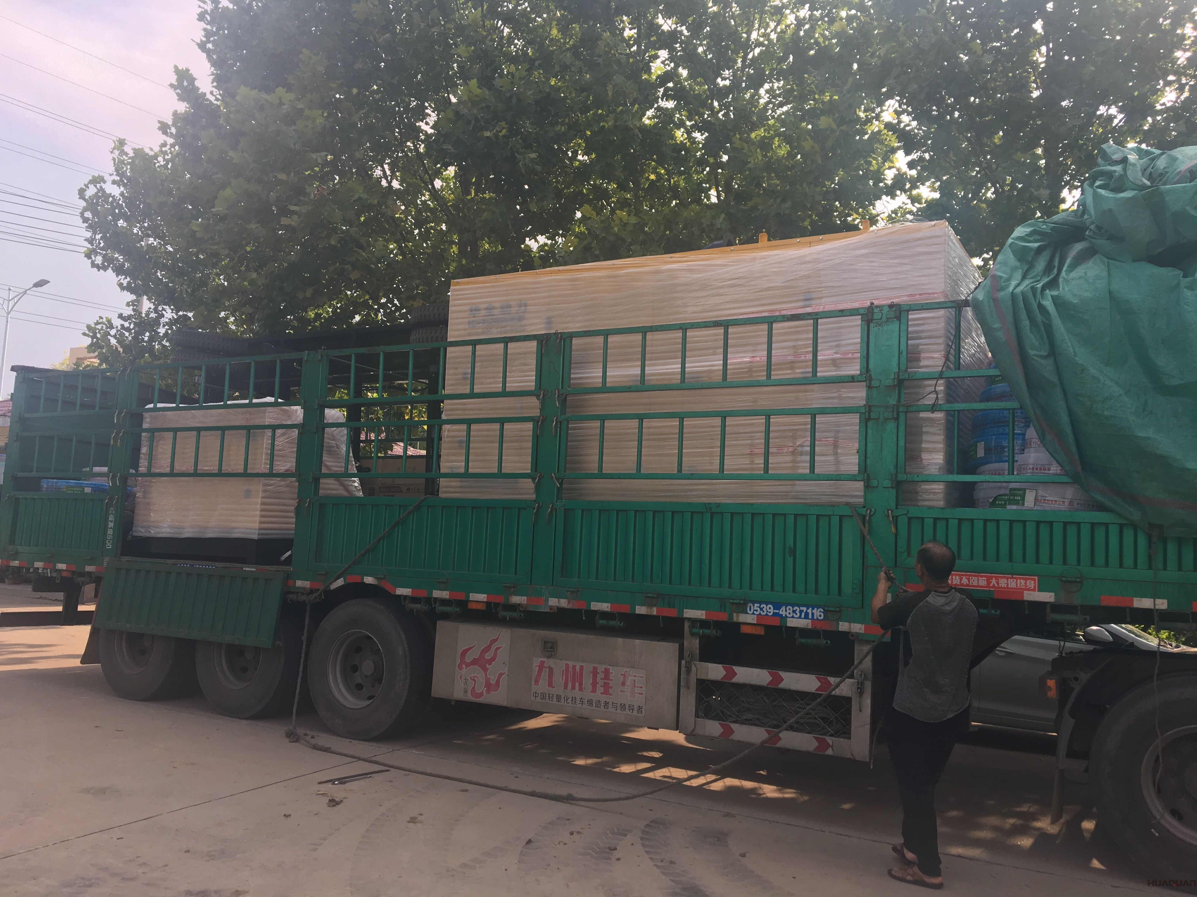 8月28日，一臺400kw四保護(hù)康明斯柴油發(fā)電機(jī)組從華全動力順利發(fā)往青島市