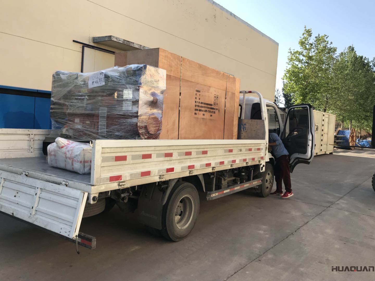 一臺100kw自動化柴油發電機組于8月29日成功發往山東