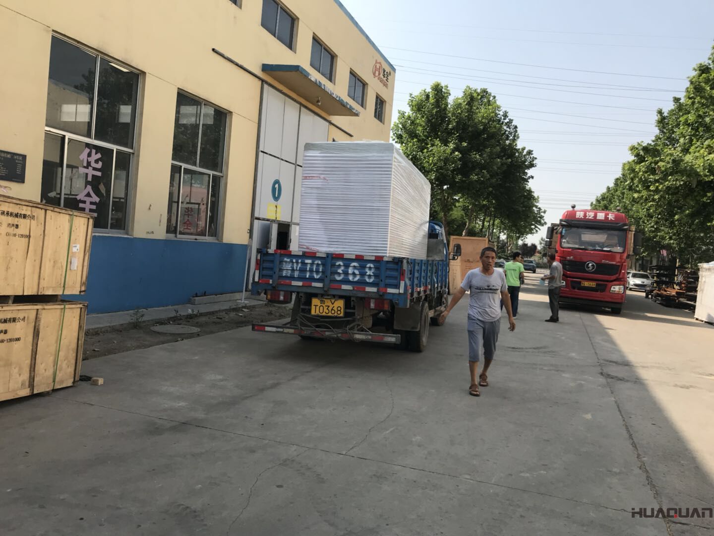 一臺600kw立柜自啟動柴油發電機組于8月30日順利發往山東省