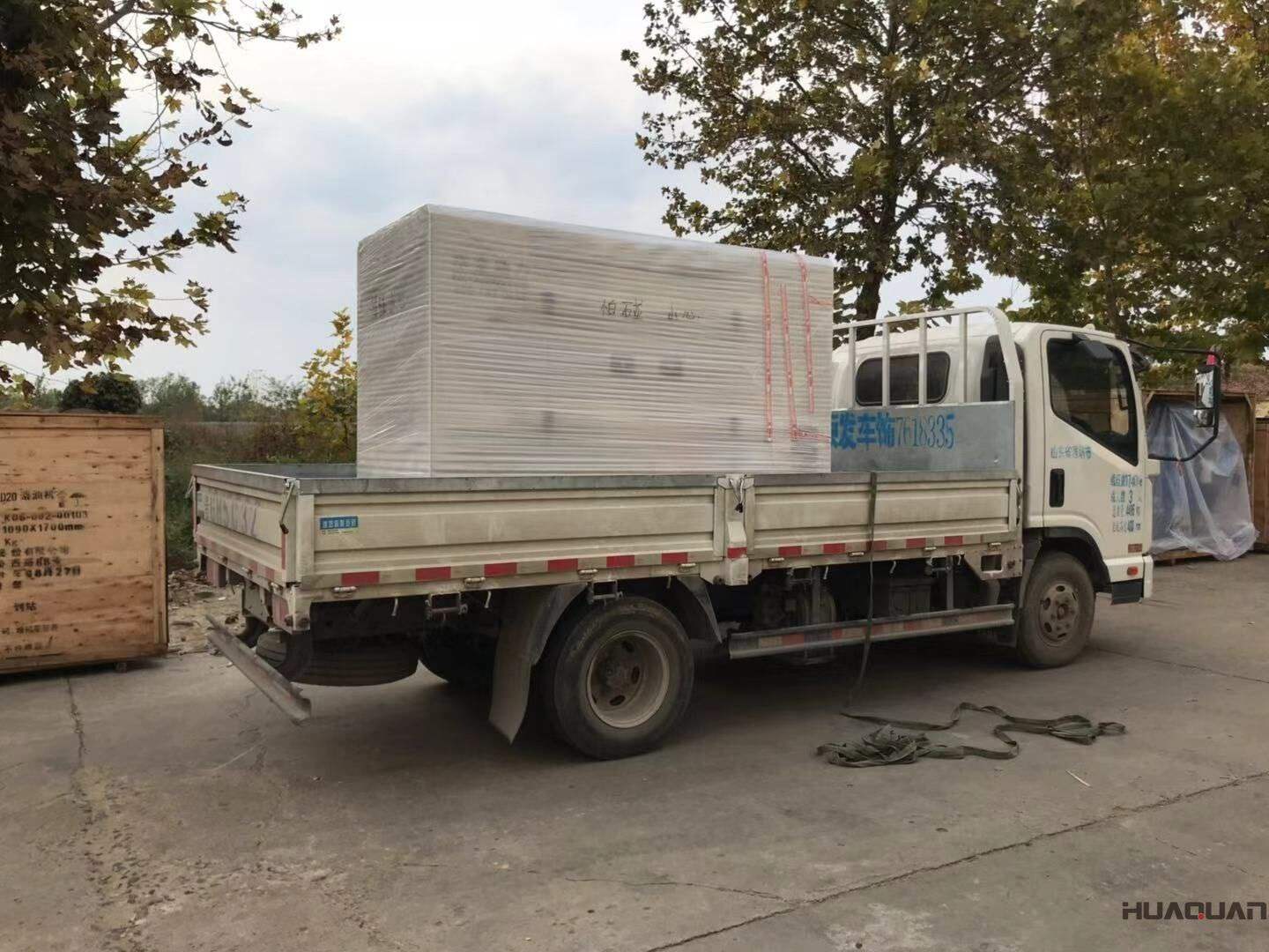 河南路先生10月25日從華全動(dòng)力采購了一臺(tái)400kw自動(dòng)化柴油發(fā)電機(jī)組，現(xiàn)已順利發(fā)往目的地