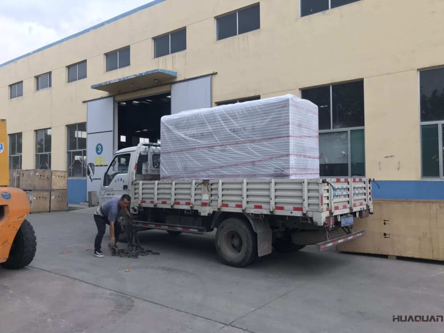 10月30日，江蘇王先生經(jīng)朋友介紹從華全動力采購了一臺100kw自動化柴油發(fā)電機組，現(xiàn)已成功發(fā)往江蘇