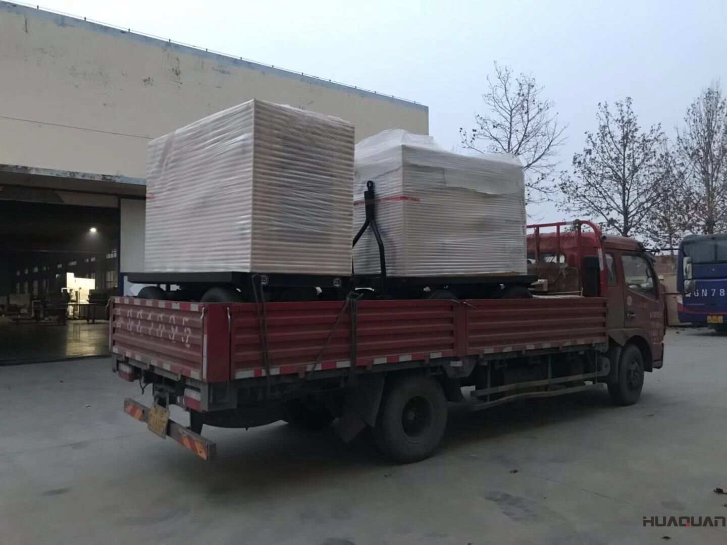 11月7日，山東馬先生從華全動力采購了兩臺10kw防雨棚柴油發電機組，現在已經順利發往目的地