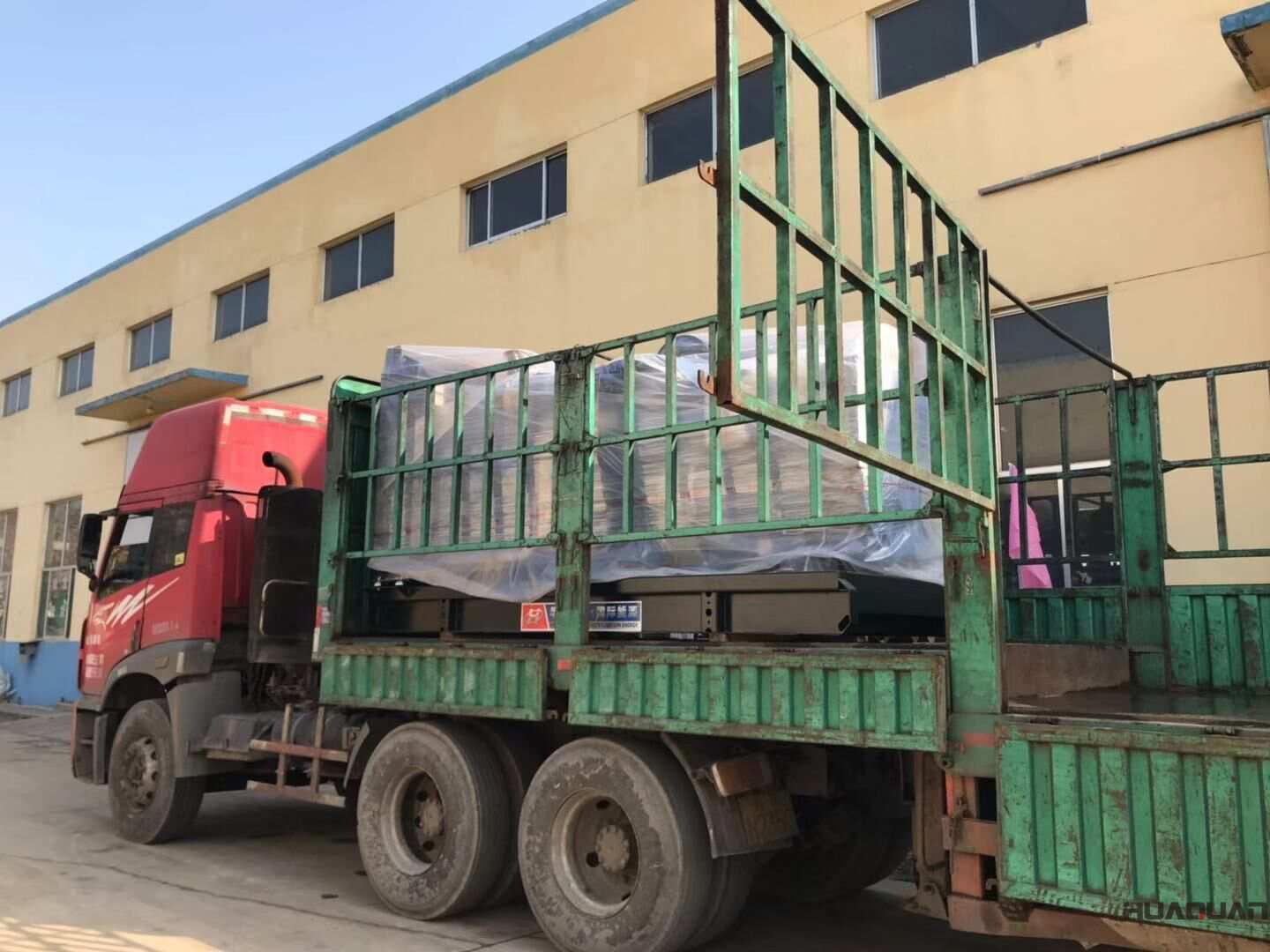 上海李先生從華全動力采購了一臺400kw自動化柴油發電機組，如今已于11月9日成功發往目的地