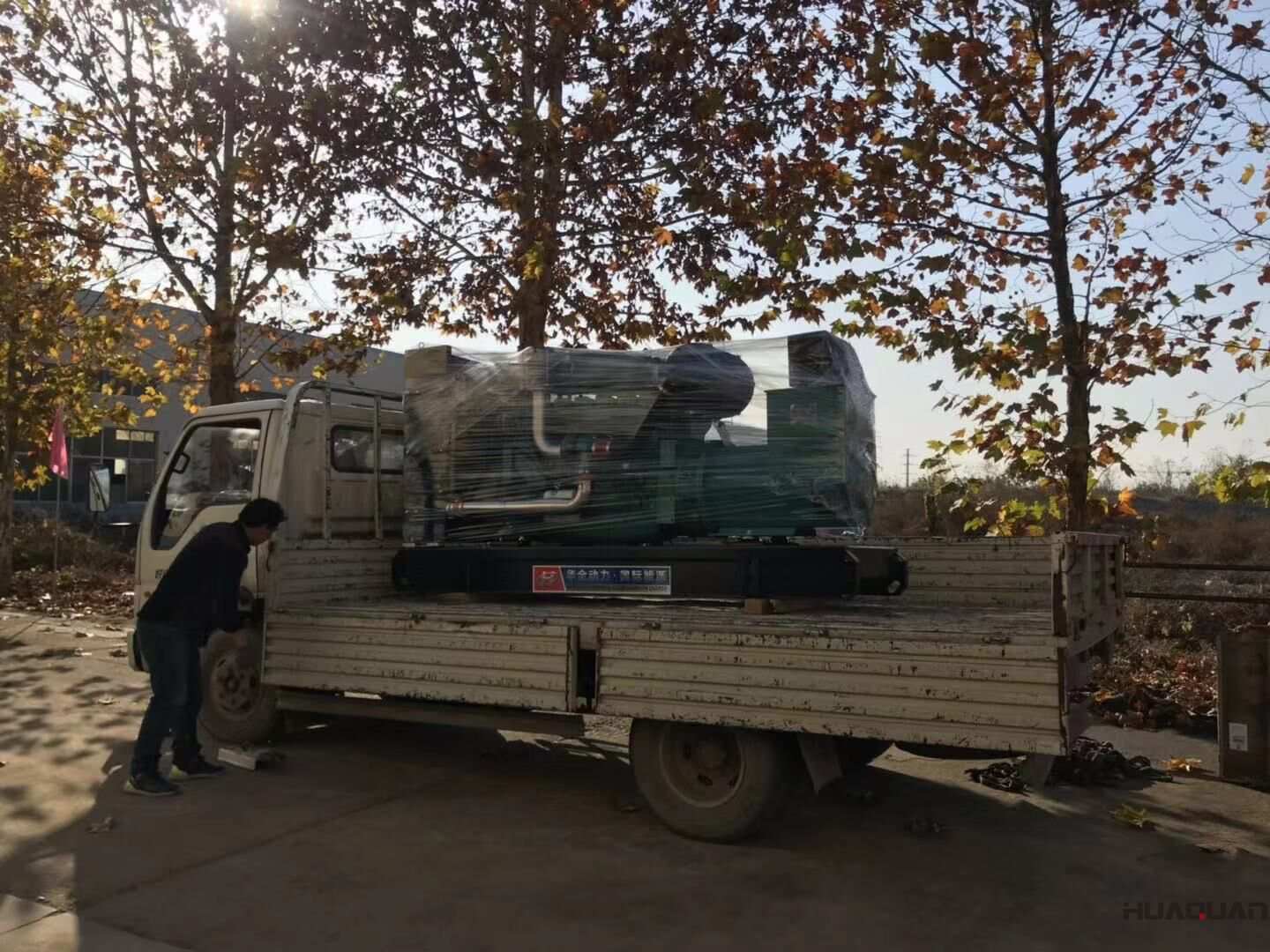 11月13日，河南陳先生從華全動力采購了一臺230kw標配柴油發電機組，現在已經順利發往目的地