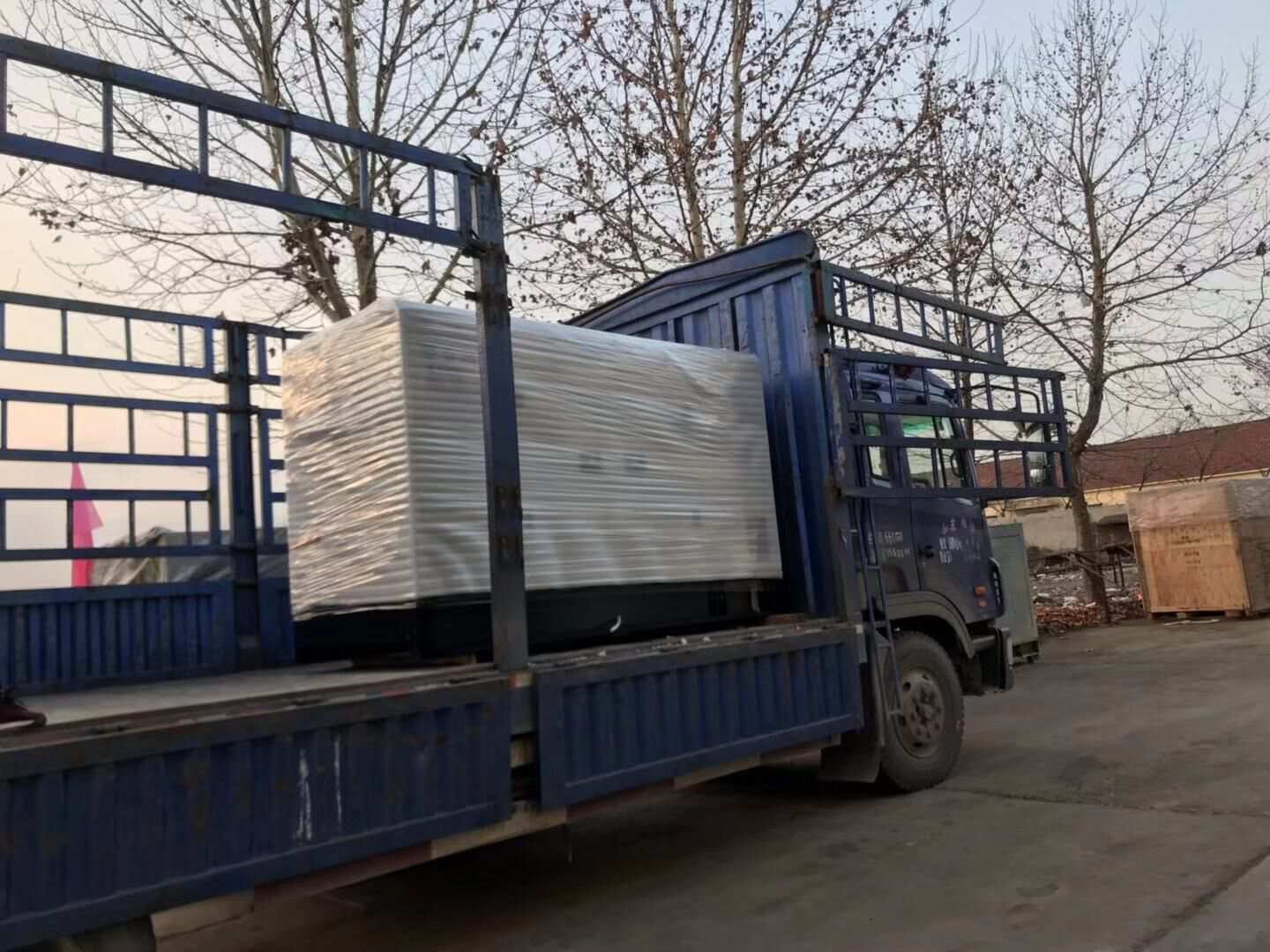 李先生從華全動力采購的75kw移動拖車柴油發(fā)電機組已于12月13日順利發(fā)往北京市