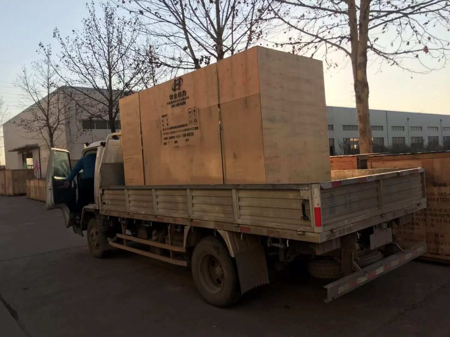 山西省任先生從華全動(dòng)力采購的500kw靜音型柴油發(fā)電機(jī)組于12月21日成功發(fā)往目的地