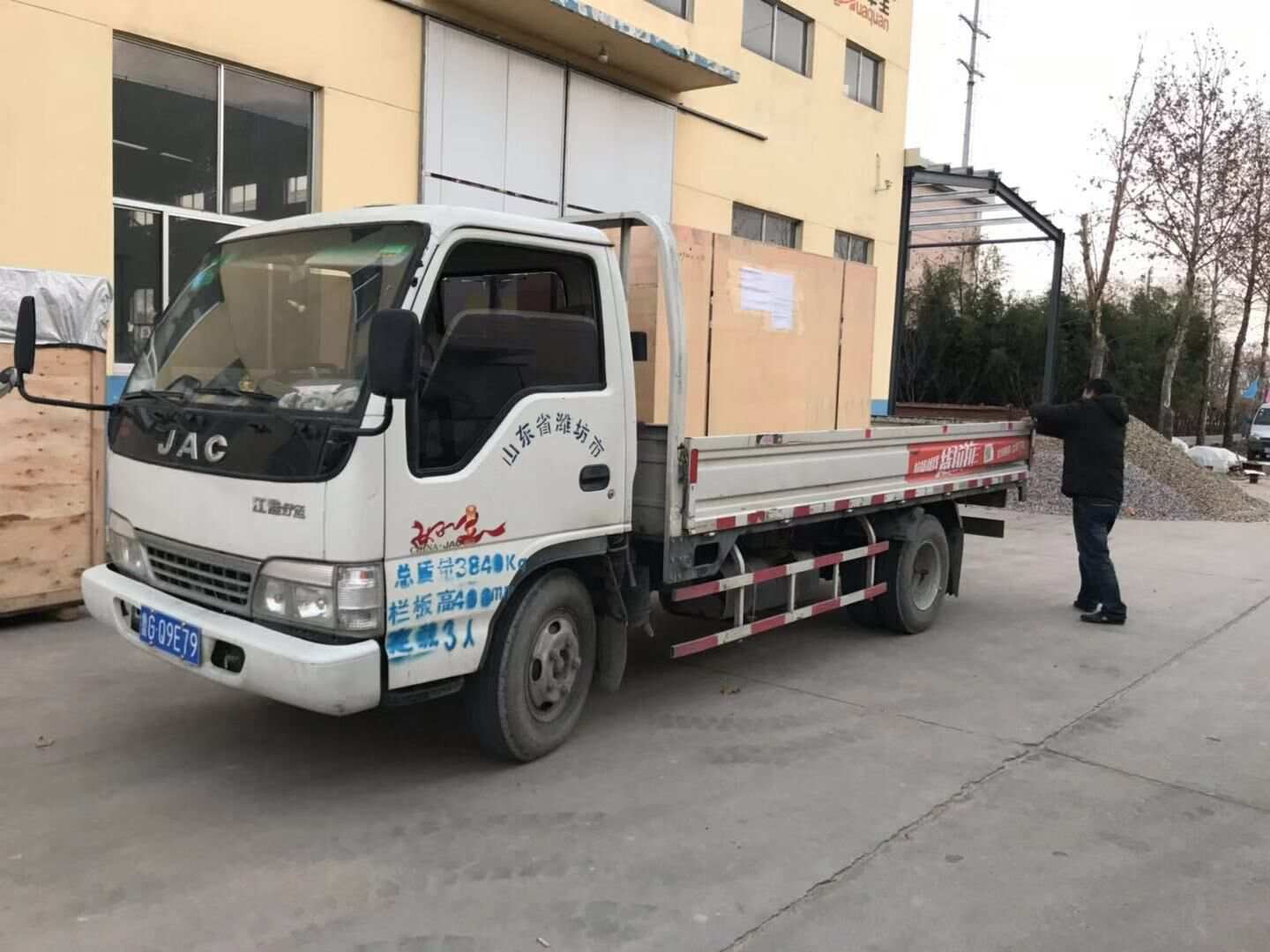 12月29日，陳先生從華全動力訂購的15kw自動化柴油發電機組順利發往湖南省