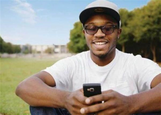 非洲電力設施不足，手機卻大量使用，主要靠這3種方法進行充電